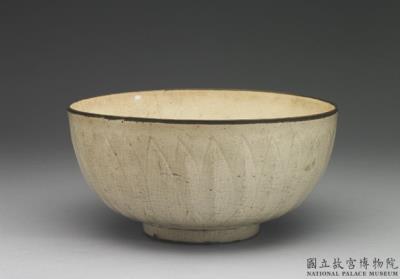 图片[2]-Bowl with incised lotus pattern in white glaze, Song to Ming dynasty, 12th -17th century-China Archive